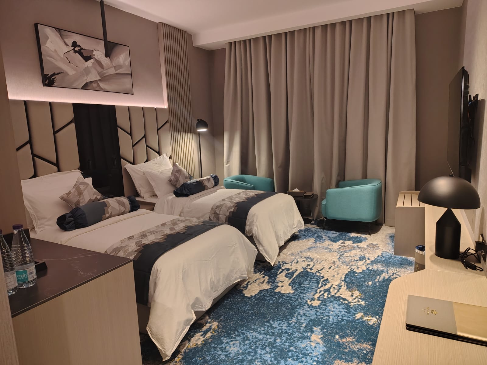 Standard room ( room Twin beds & bathroom )